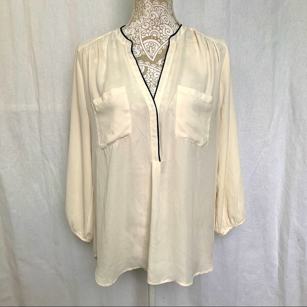H&M // Black Trim Ivory V Neck Pocket Blouse 14 z26